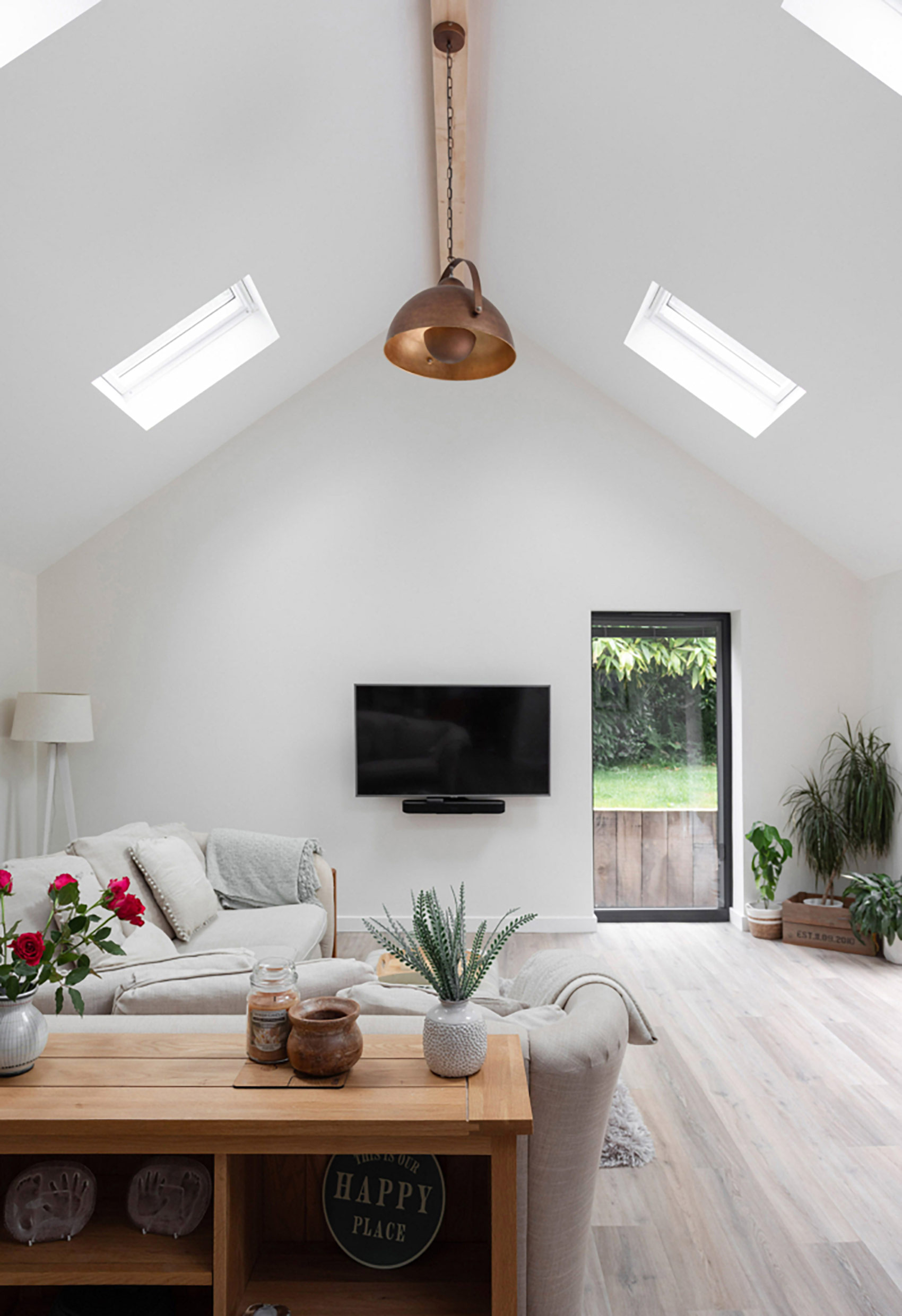 The Floating Extension – Winchester living room pitvhed roof