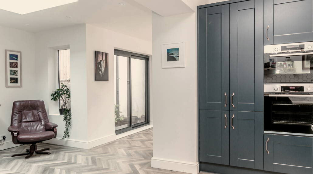 Contemporary Link Extension window